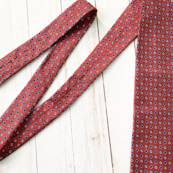 Brooks Brothers Silk Red Pattern Tie - Picture 5 of 6
